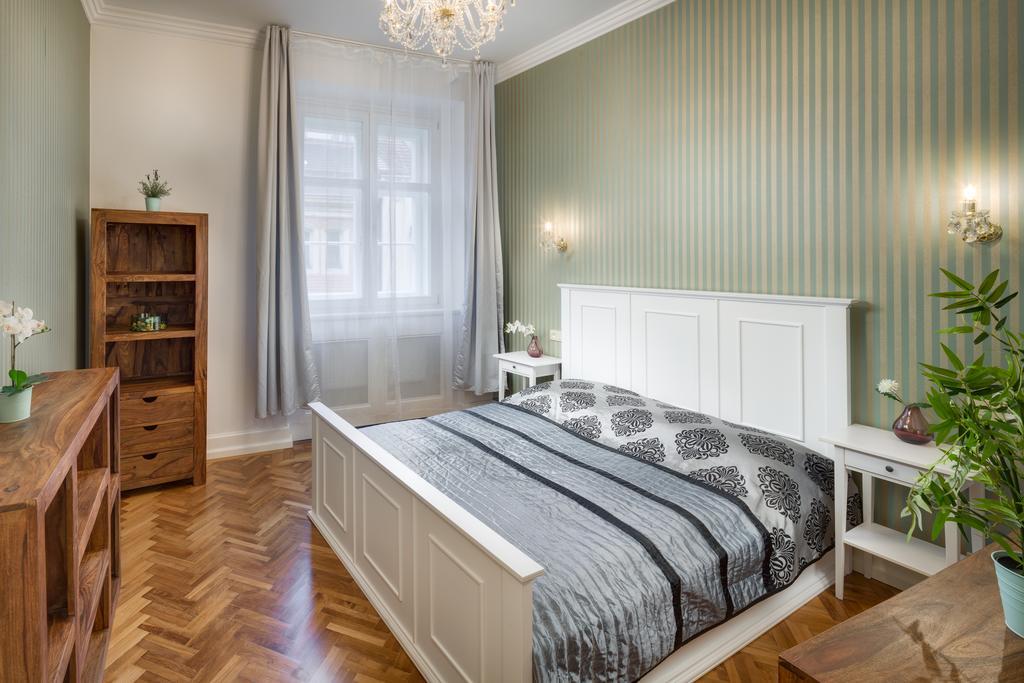 Smetanovo Nabrezi - Riverview Old Town Apartment — Fotky 2